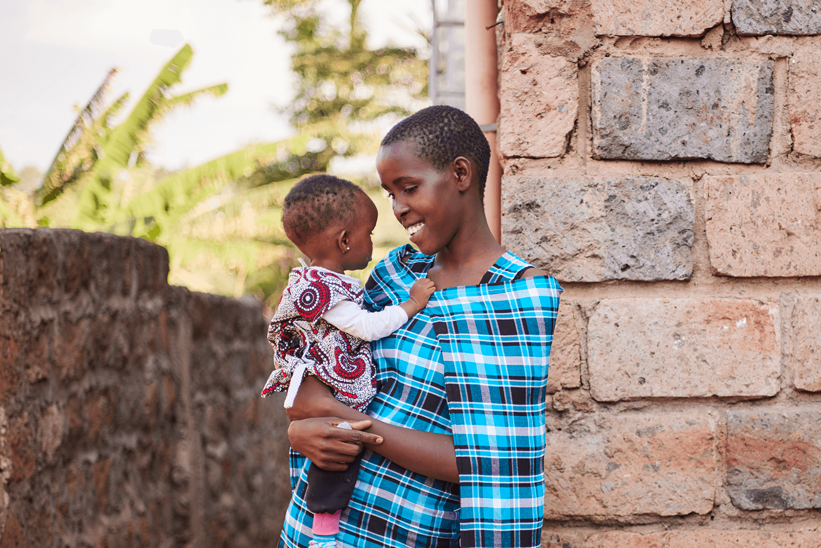 En mamma med sitt barn